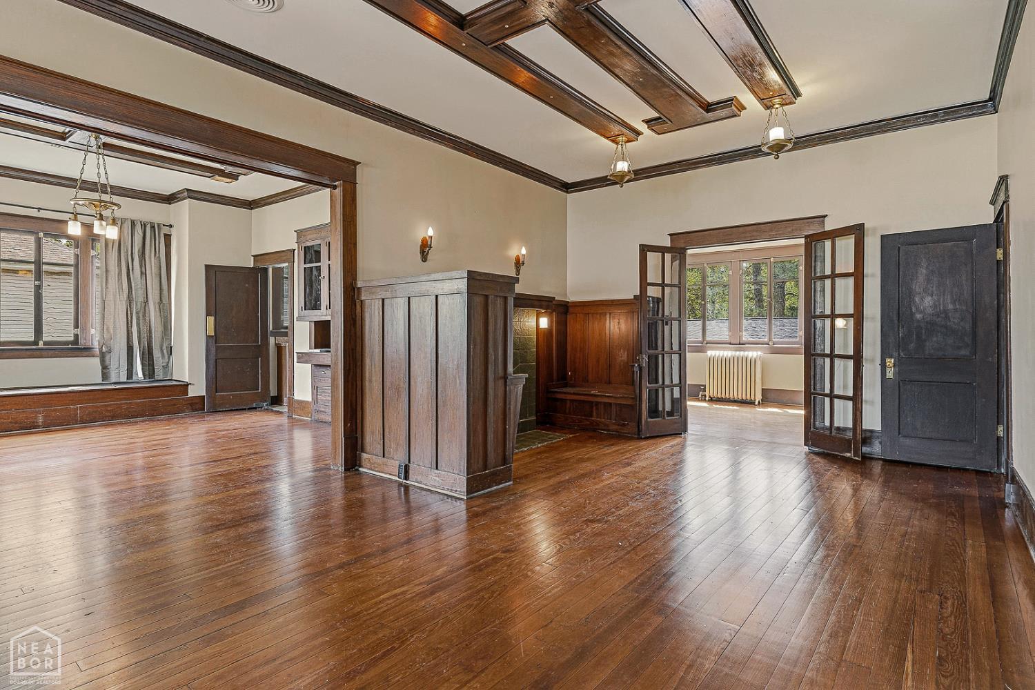 315 W Cherry Avenue