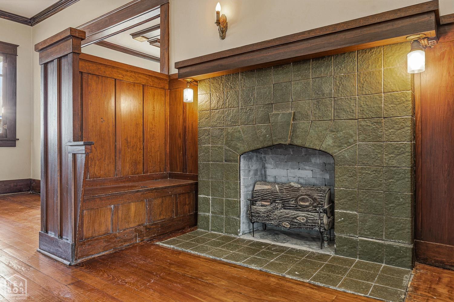 315 W Cherry Avenue