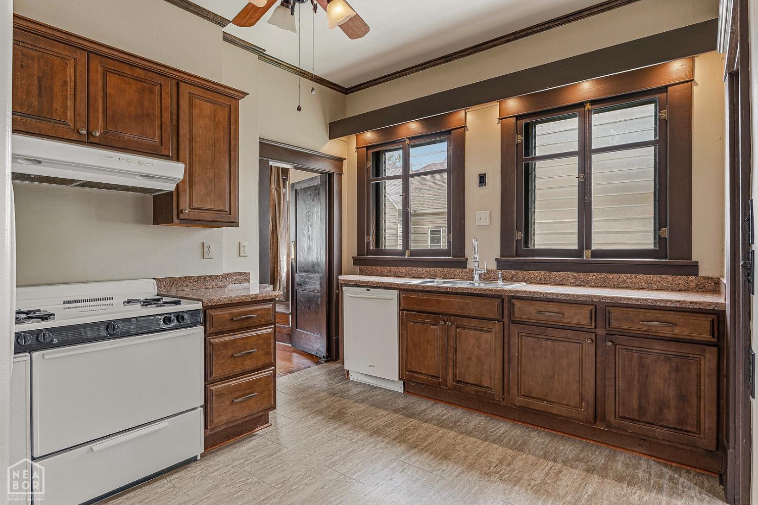 315 W Cherry Avenue