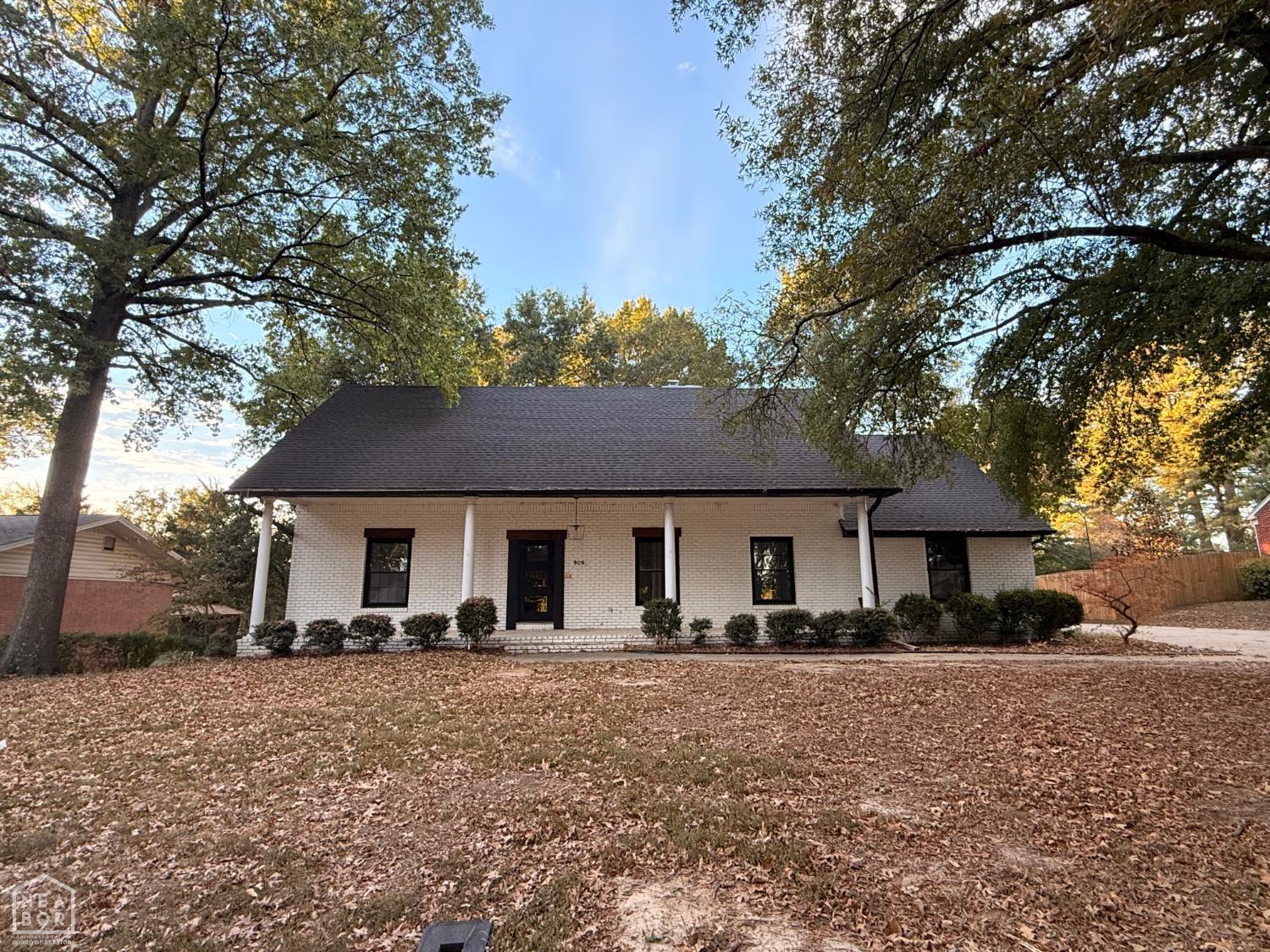 909 Pinecrest Drive