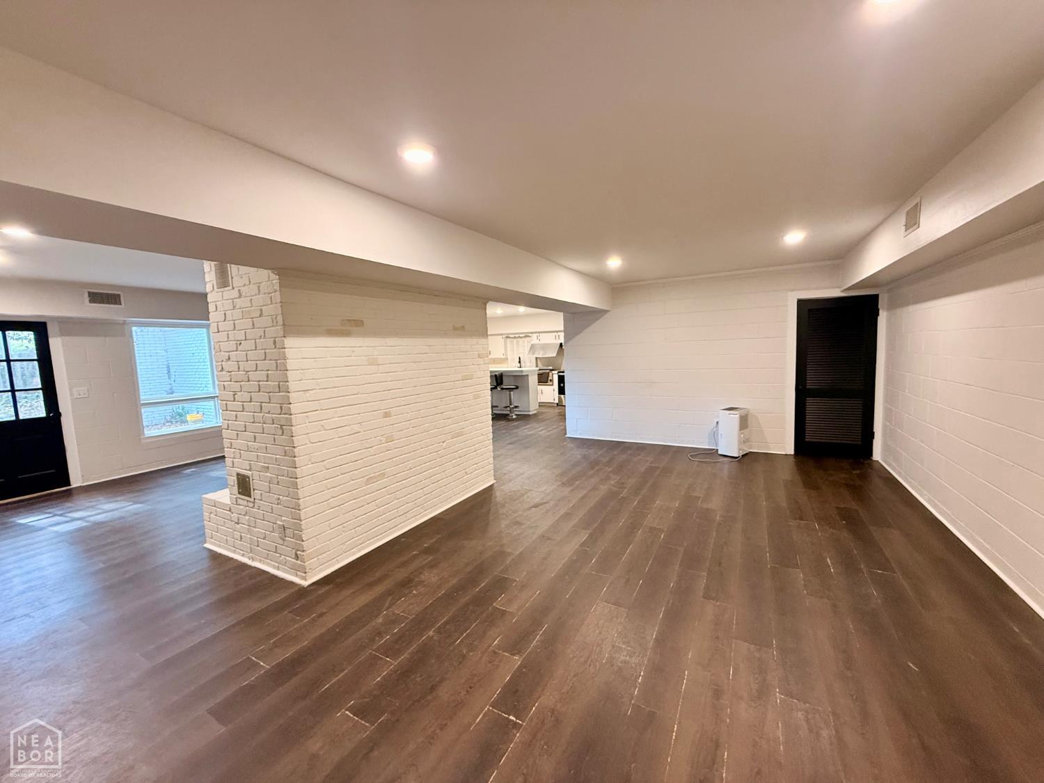 909 Pinecrest Drive